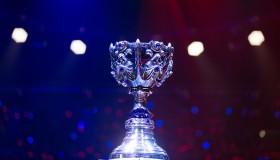 庆典开启！游戏内免费领取S15英雄联盟总决赛冠军纪念图标。